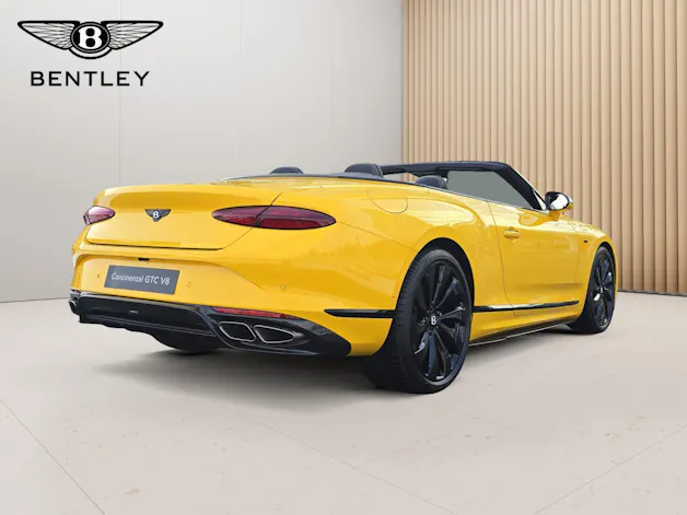 Bentley Continental GTC 4.0 V8 PHEV Black Edition 680 PS/ 1.9 % Leasing möglich