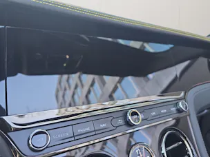 Bentley Continental GTC 4.0 V8 PHEV Black Edition 680 PS/ 1.9 % Leasing möglich