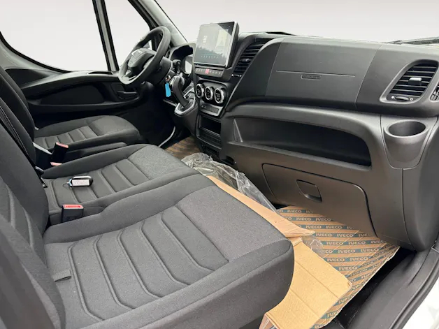 Iveco Kasten mit Hebebühne 35S16H3.0A8