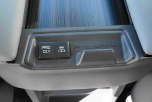Toyota Sienna Hybrid Limited FWD