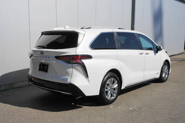 Toyota Sienna Hybrid Limited FWD