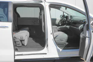 Toyota Sienna Hybrid Limited FWD