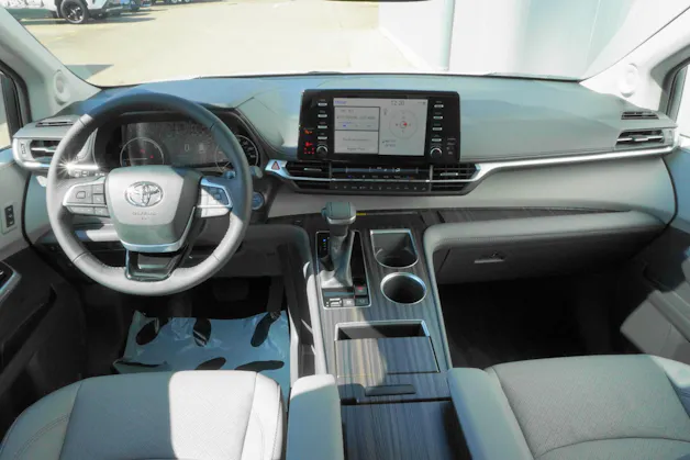 Toyota Sienna Hybrid Limited FWD