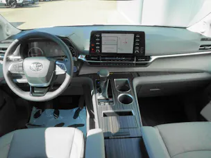Toyota Sienna Hybrid Limited FWD