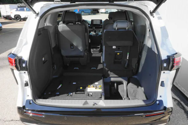 Toyota Sienna Hybrid Limited FWD