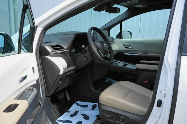 Toyota Sienna Hybrid Limited Premium AWD