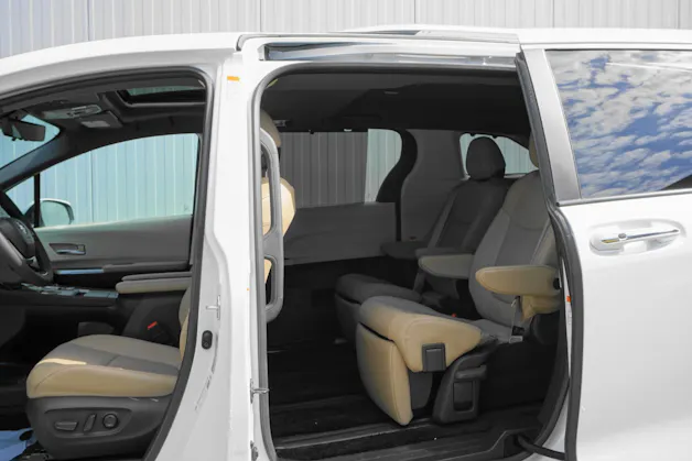 Toyota Sienna Hybrid Limited Premium AWD