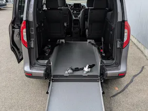 Mercedes-Benz T 180 Progressive Rollstuhlrampe