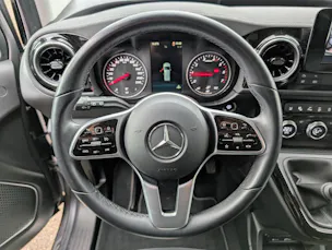 Mercedes-Benz T 180 Progressive Rollstuhlrampe