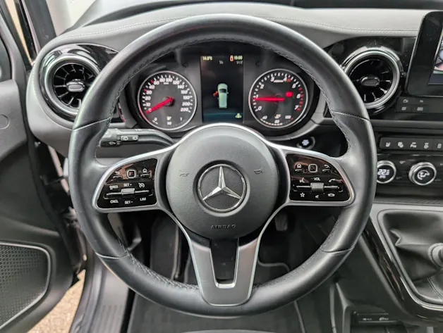 Mercedes-Benz T 180 Progressive Rollstuhlrampe
