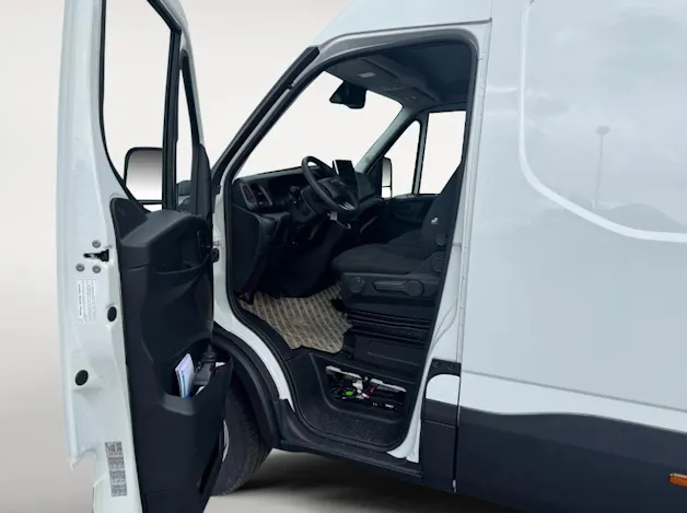 Iveco 35S18HA8V Kastenwagen