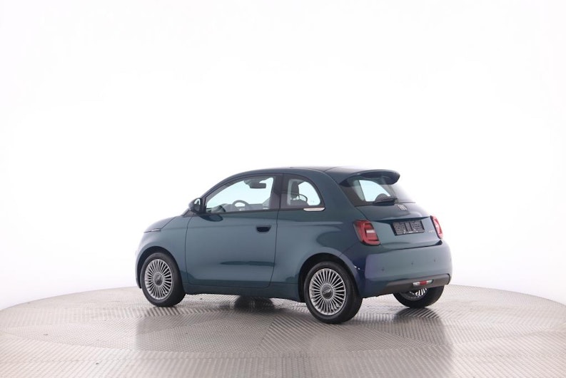 Vehicle image FIAT 500