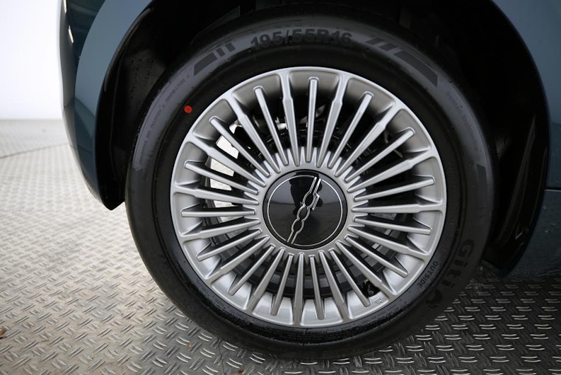 Vehicle image FIAT 500