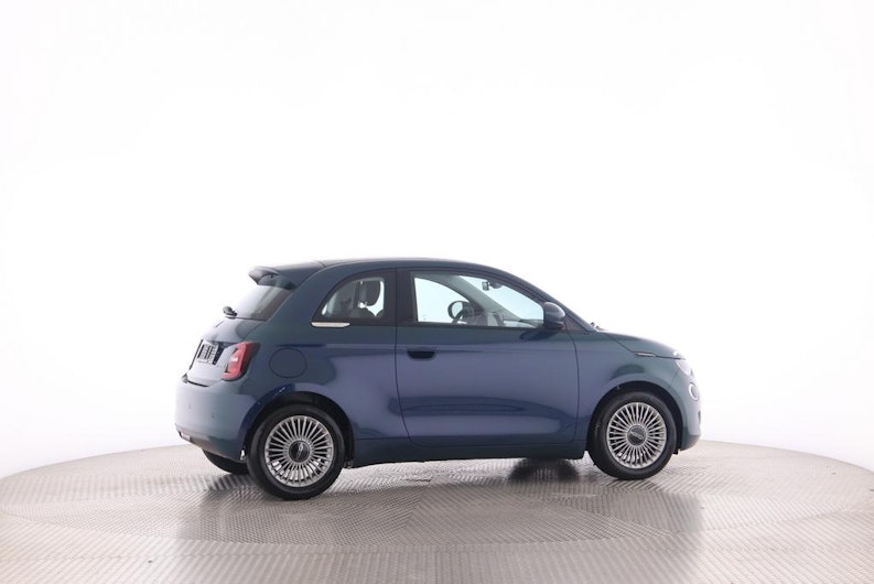 Vehicle image FIAT 500