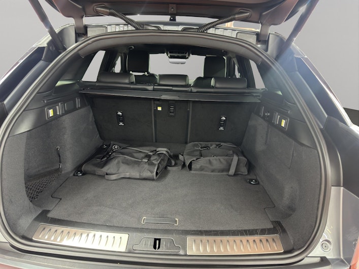 Vehicle image LAND ROVER RANGE ROVER VELAR