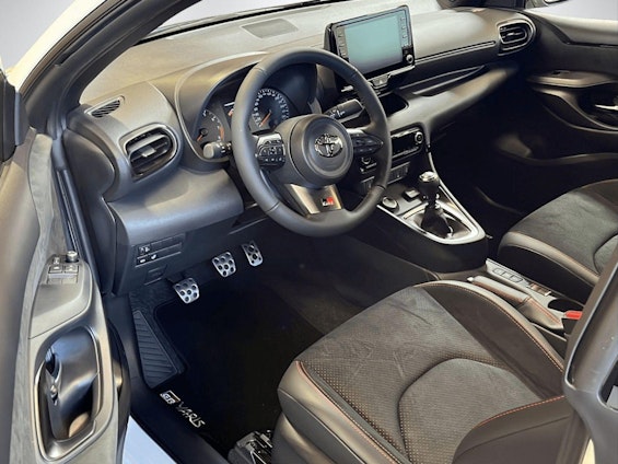 Vehicle image 6 Vehicle image 6