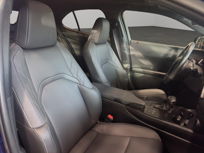 Vehicle image LEXUS UX