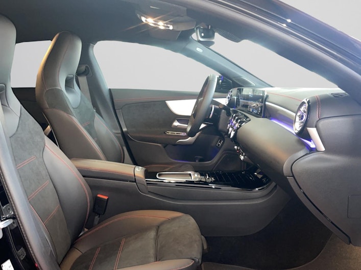 Vehicle image MERCEDES-BENZ CLA 200