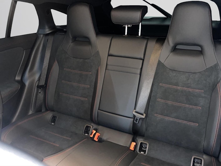 Vehicle image MERCEDES-BENZ CLA 200