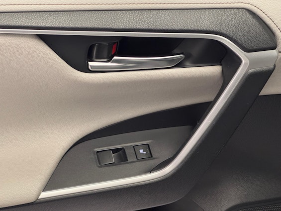 Vehicle image 16 Vehicle image 16