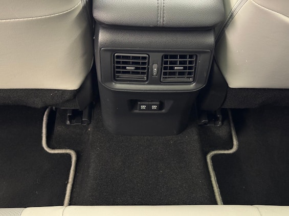 Vehicle image 17 Vehicle image 17