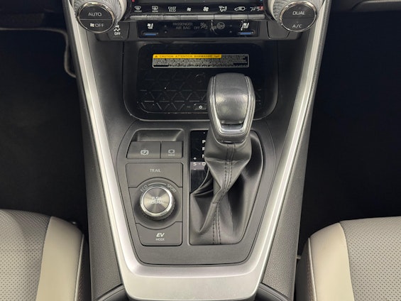 Vehicle image 13 Vehicle image 13