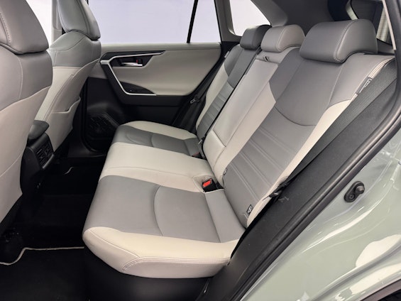 Vehicle image 9 Vehicle image 9