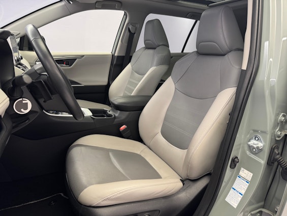 Vehicle image 8 Vehicle image 8