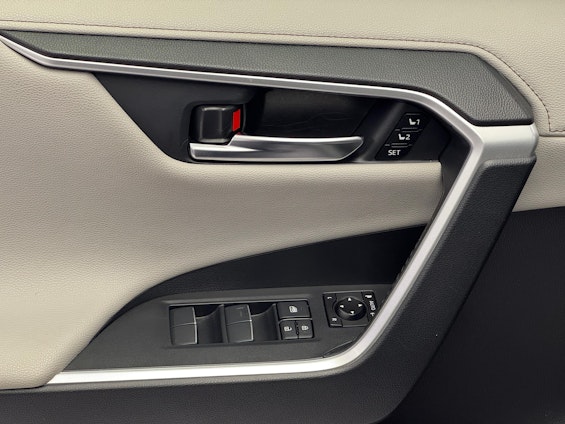 Vehicle image 15 Vehicle image 15