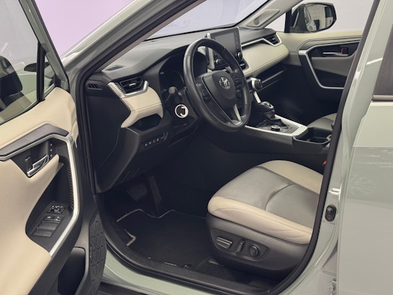 Vehicle image 6 Vehicle image 6