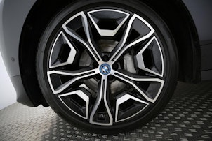 Vehicle image BMW iX xDrive40