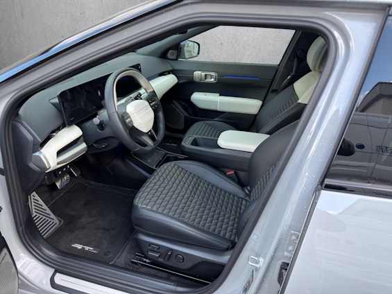 Vehicle image 6 Vehicle image 6