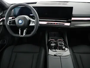 BMW 550e xDrive Touring