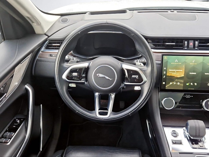 Vehicle image JAGUAR F-PACE