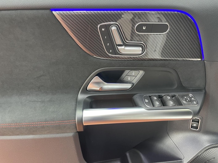 Vehicle image MERCEDES-BENZ GLA 200