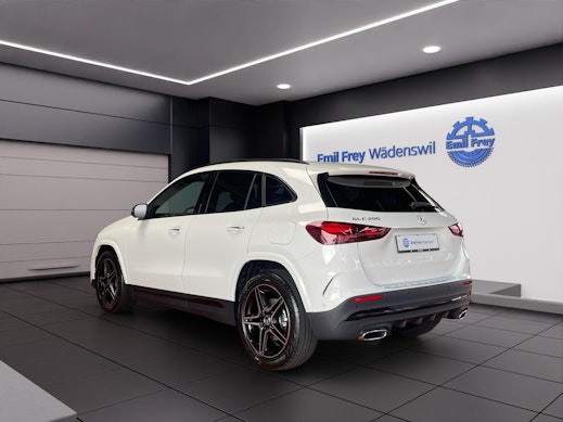 MERCEDES-BENZ GLA 200 Night Star AMG Line 2