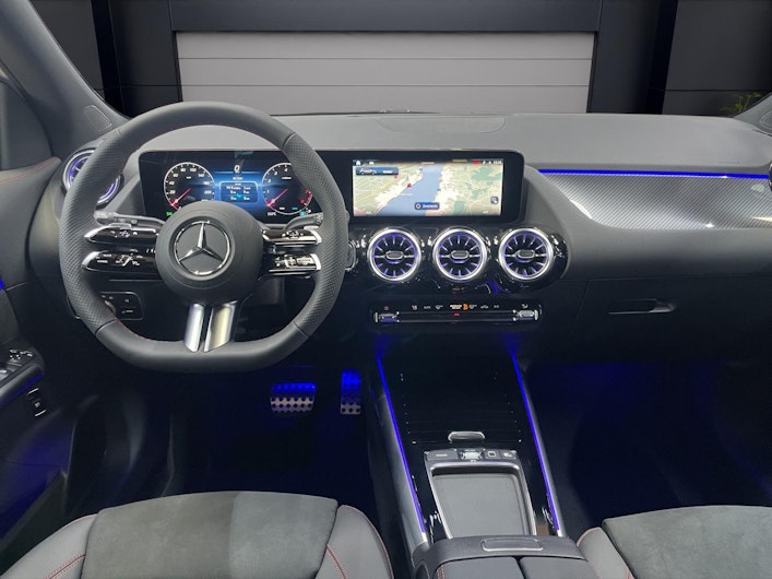 Vehicle image MERCEDES-BENZ GLA 200