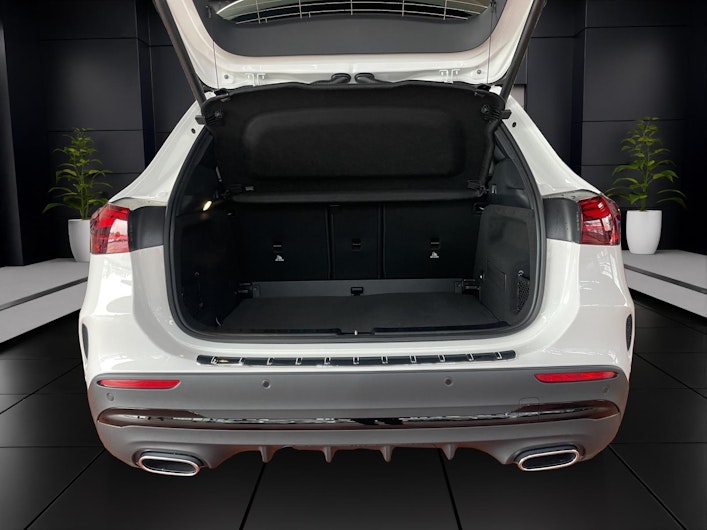 Vehicle image MERCEDES-BENZ GLA 200