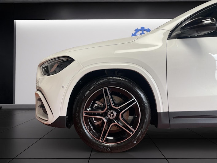 Vehicle image MERCEDES-BENZ GLA 200