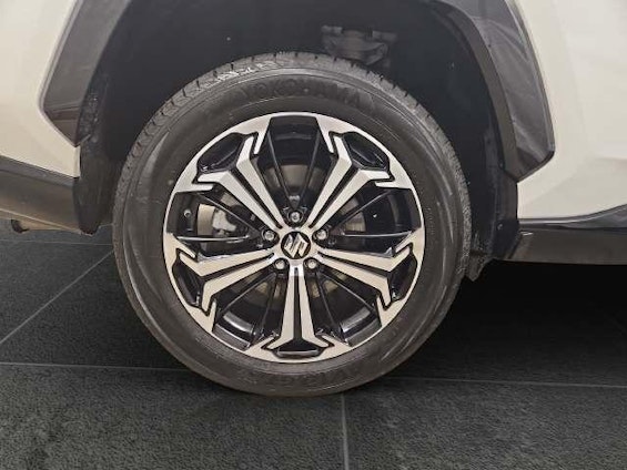 Vehicle image 16 Vehicle image 16