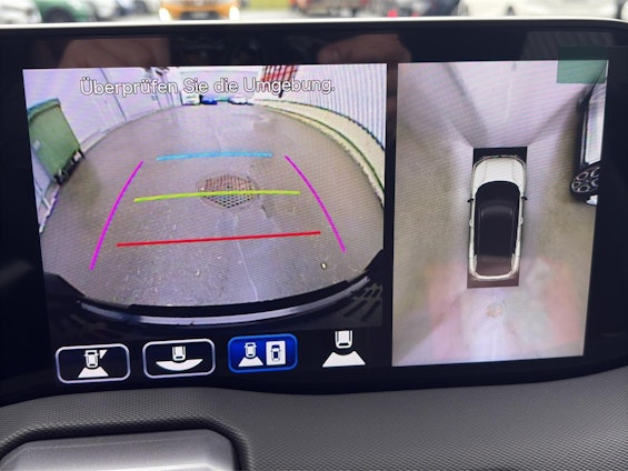 Vehicle image 19 Vehicle image 19