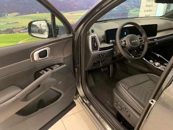 Vehicle image 4 Vehicle image 4