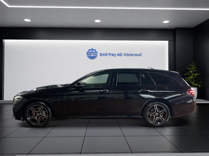 Vehicle image MERCEDES-BENZ E 220