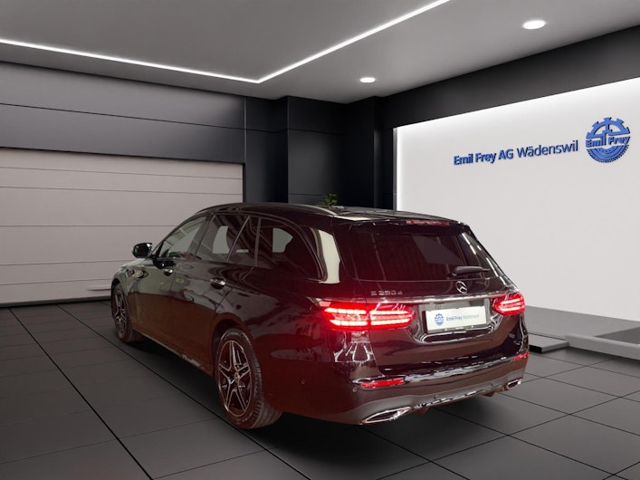 Vehicle image MERCEDES-BENZ E 220