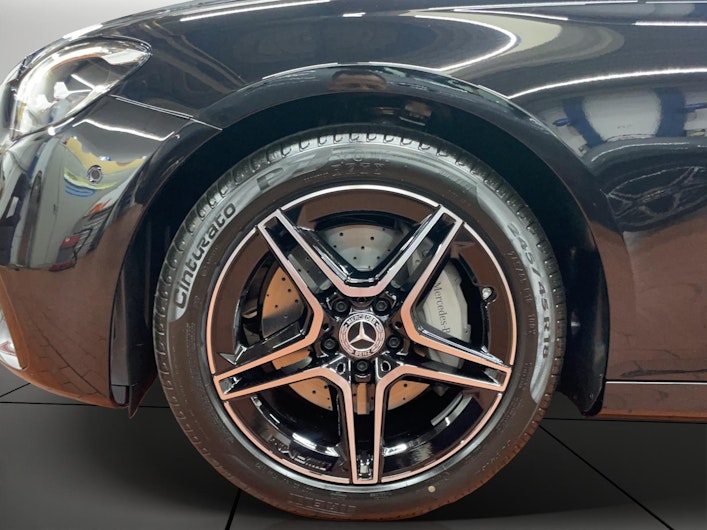 Vehicle image MERCEDES-BENZ E 220