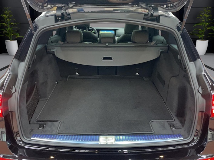 Vehicle image MERCEDES-BENZ E 220