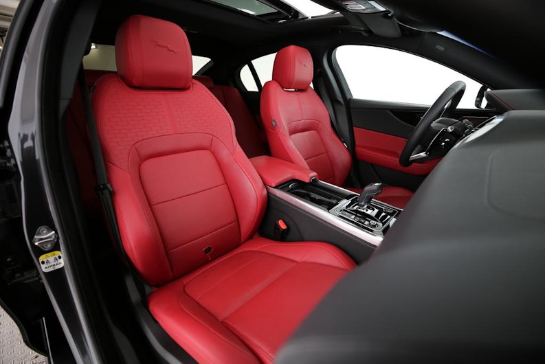 Vehicle image JAGUAR XE