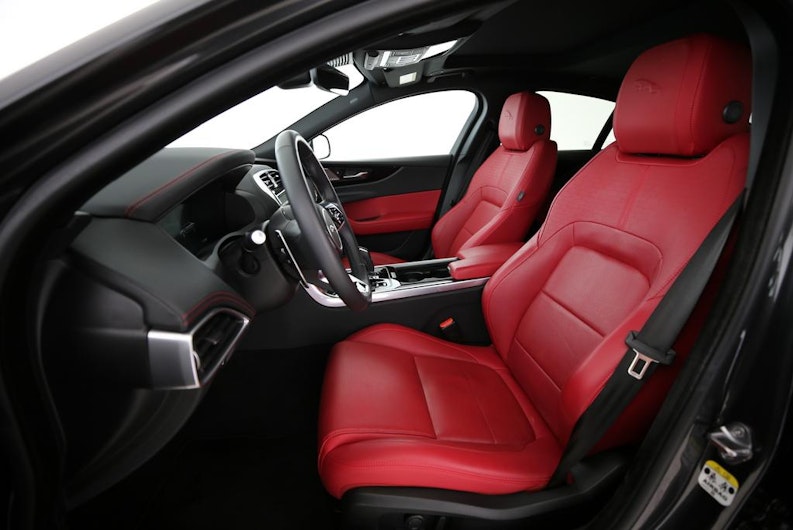 Vehicle image JAGUAR XE