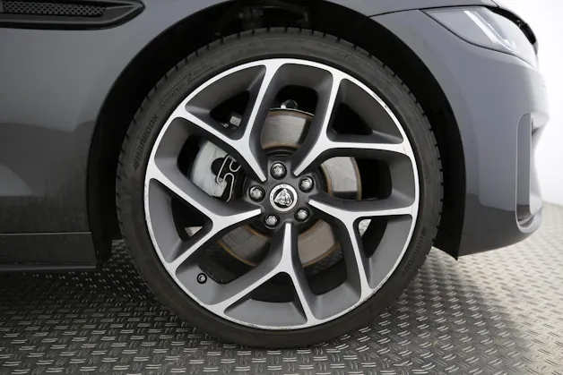 Jaguar XE 2.0 T 300 Sport AWD