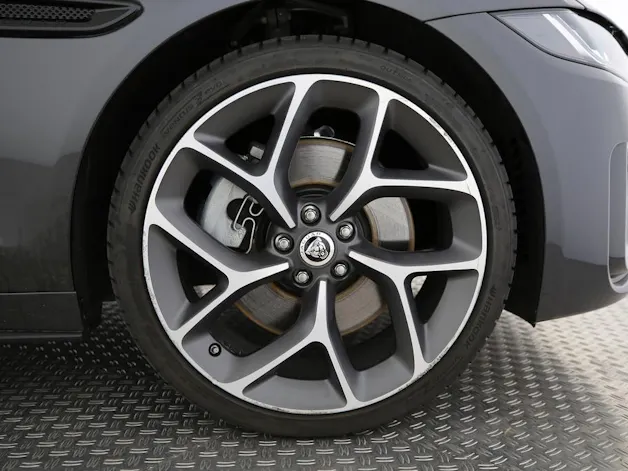 Jaguar XE 2.0 T 300 Sport AWD